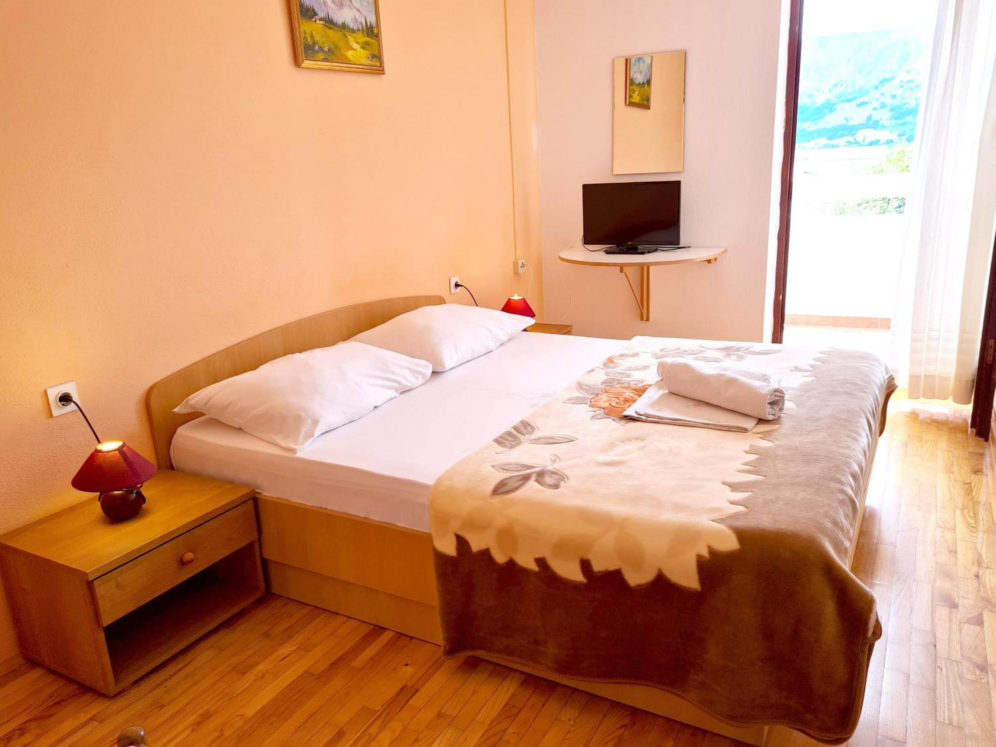 Mirjana F Apartaments Baska  Exterior photo
